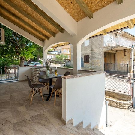 Apartmani Dupor Gornji Karin Bagian luar foto