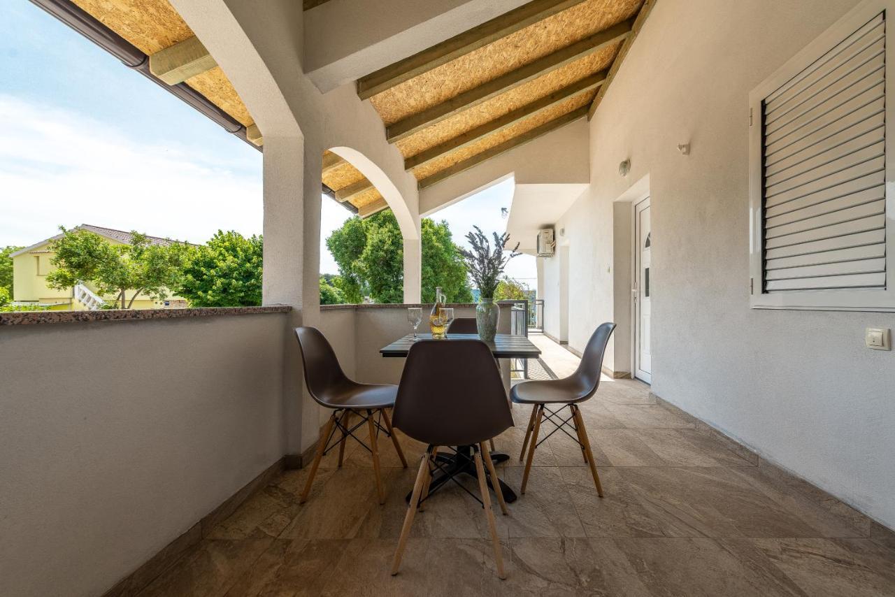Apartmani Dupor Gornji Karin Bagian luar foto