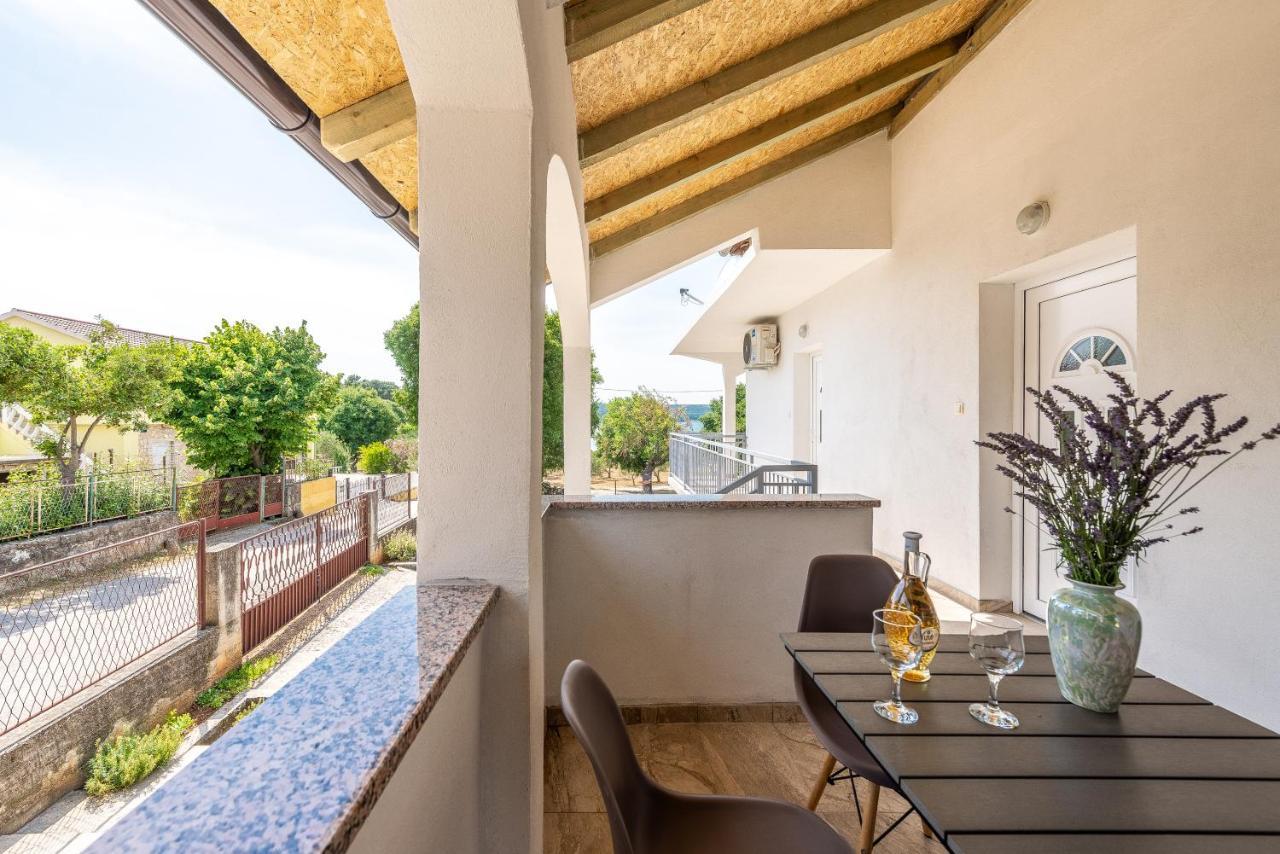 Apartmani Dupor Gornji Karin Bagian luar foto