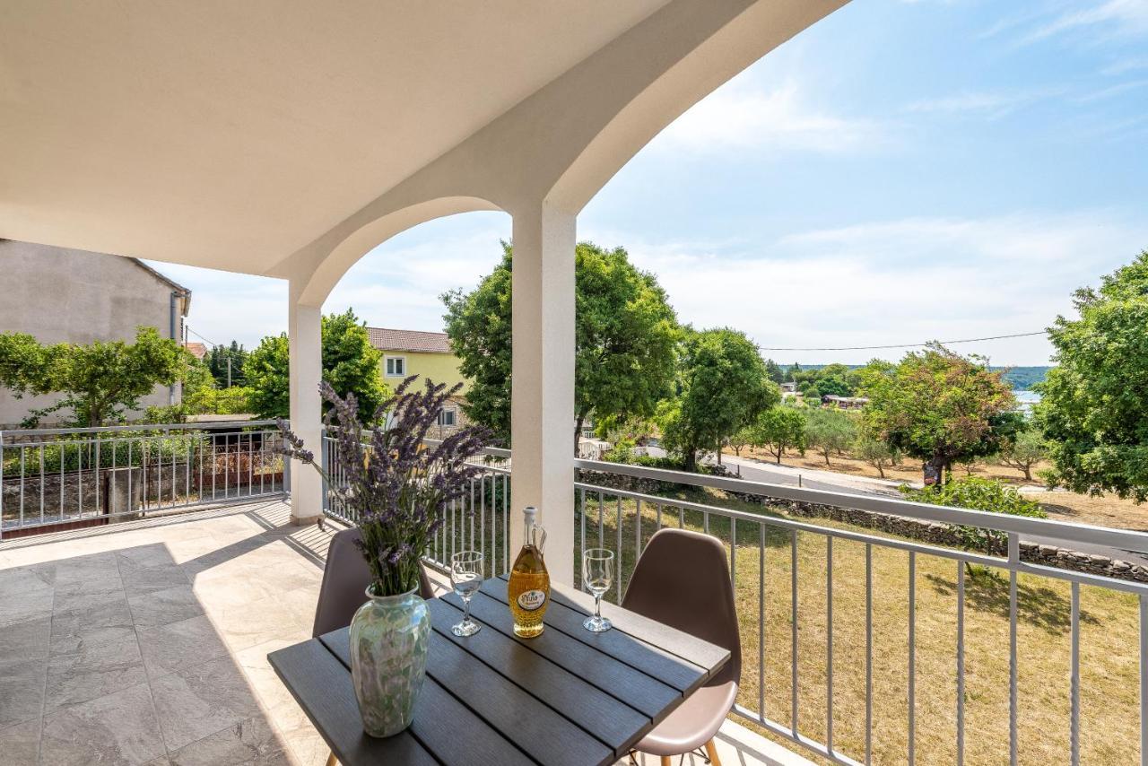 Apartmani Dupor Gornji Karin Bagian luar foto