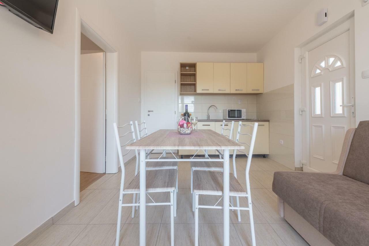 Apartmani Dupor Gornji Karin Bagian luar foto