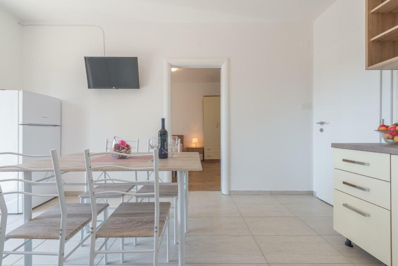 Apartmani Dupor Gornji Karin Bagian luar foto