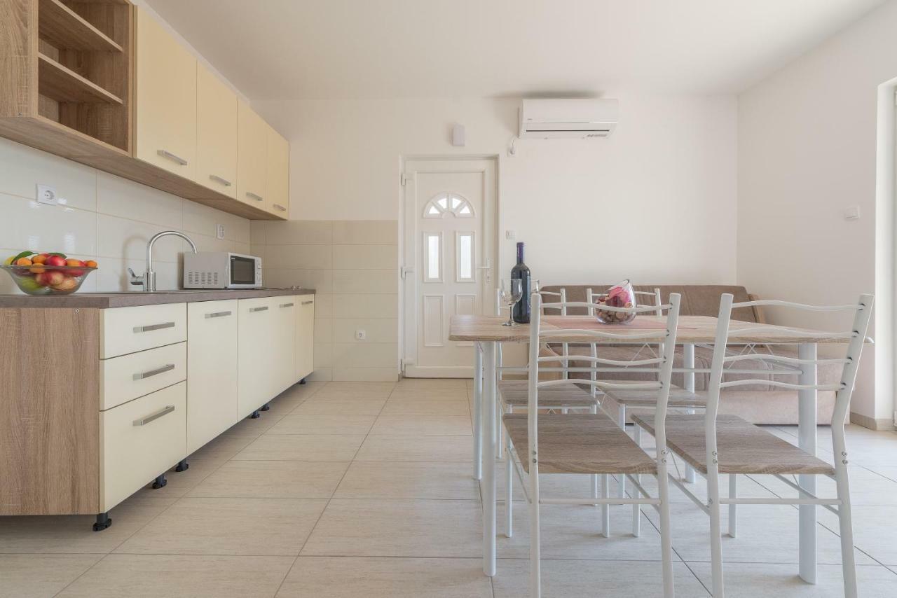 Apartmani Dupor Gornji Karin Bagian luar foto