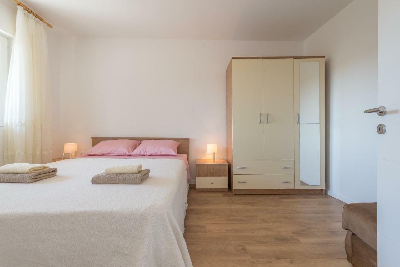 Apartmani Dupor Gornji Karin Bagian luar foto