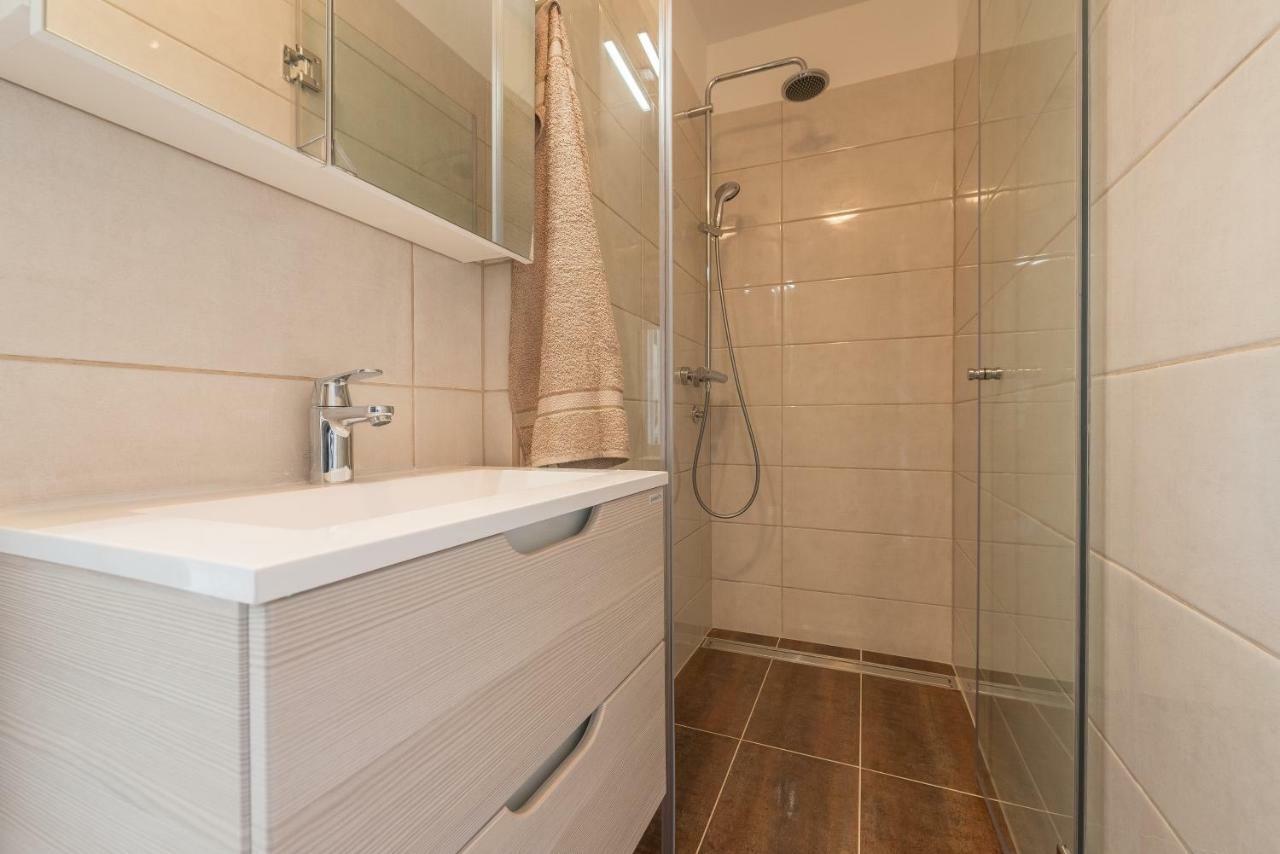 Apartmani Dupor Gornji Karin Bagian luar foto