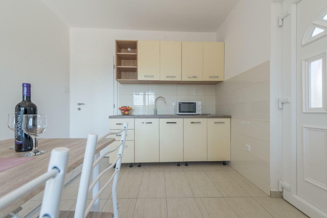Apartmani Dupor Gornji Karin Bagian luar foto