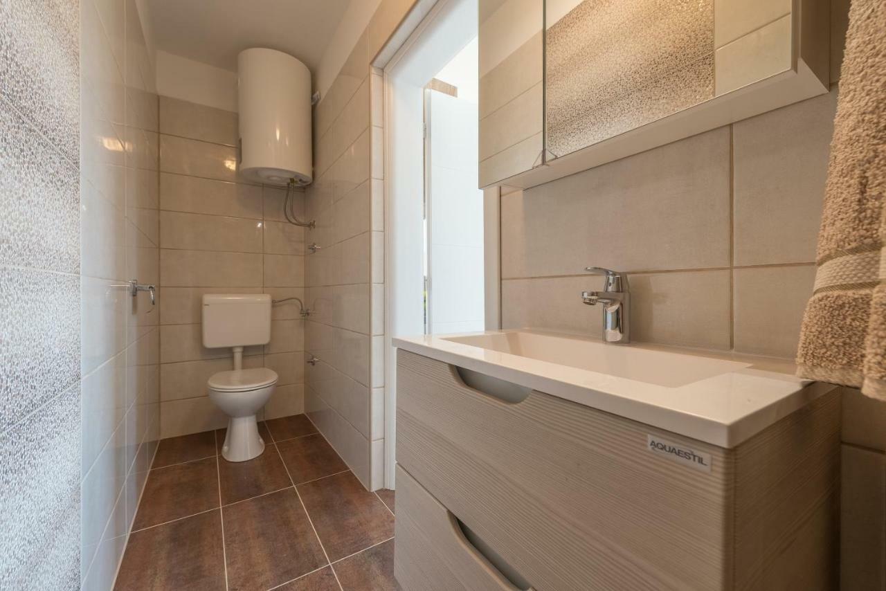 Apartmani Dupor Gornji Karin Bagian luar foto