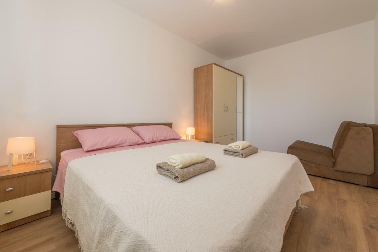 Apartmani Dupor Gornji Karin Bagian luar foto