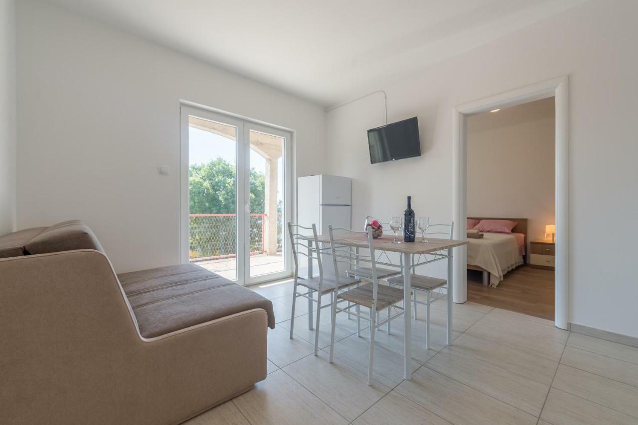 Apartmani Dupor Gornji Karin Bagian luar foto