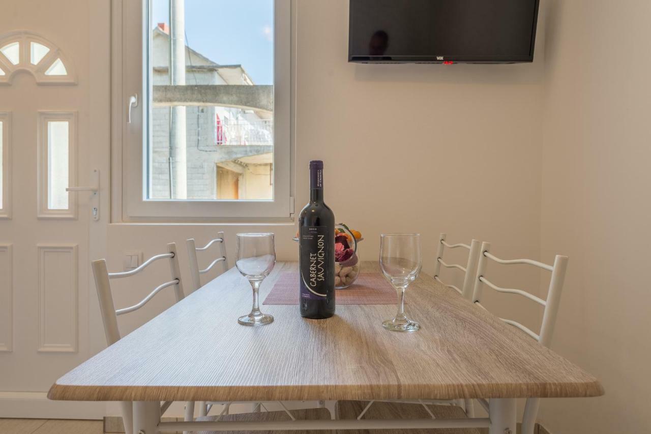 Apartmani Dupor Gornji Karin Bagian luar foto