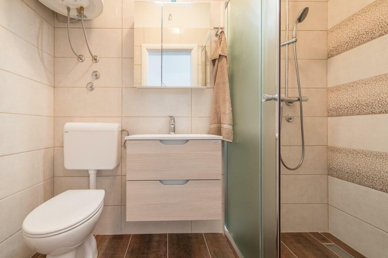 Apartmani Dupor Gornji Karin Bagian luar foto