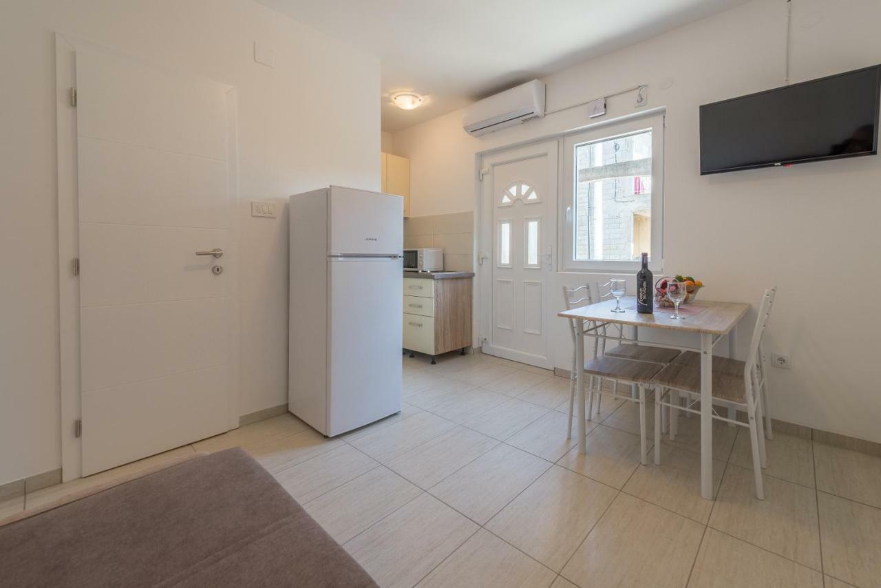 Apartmani Dupor Gornji Karin Bagian luar foto