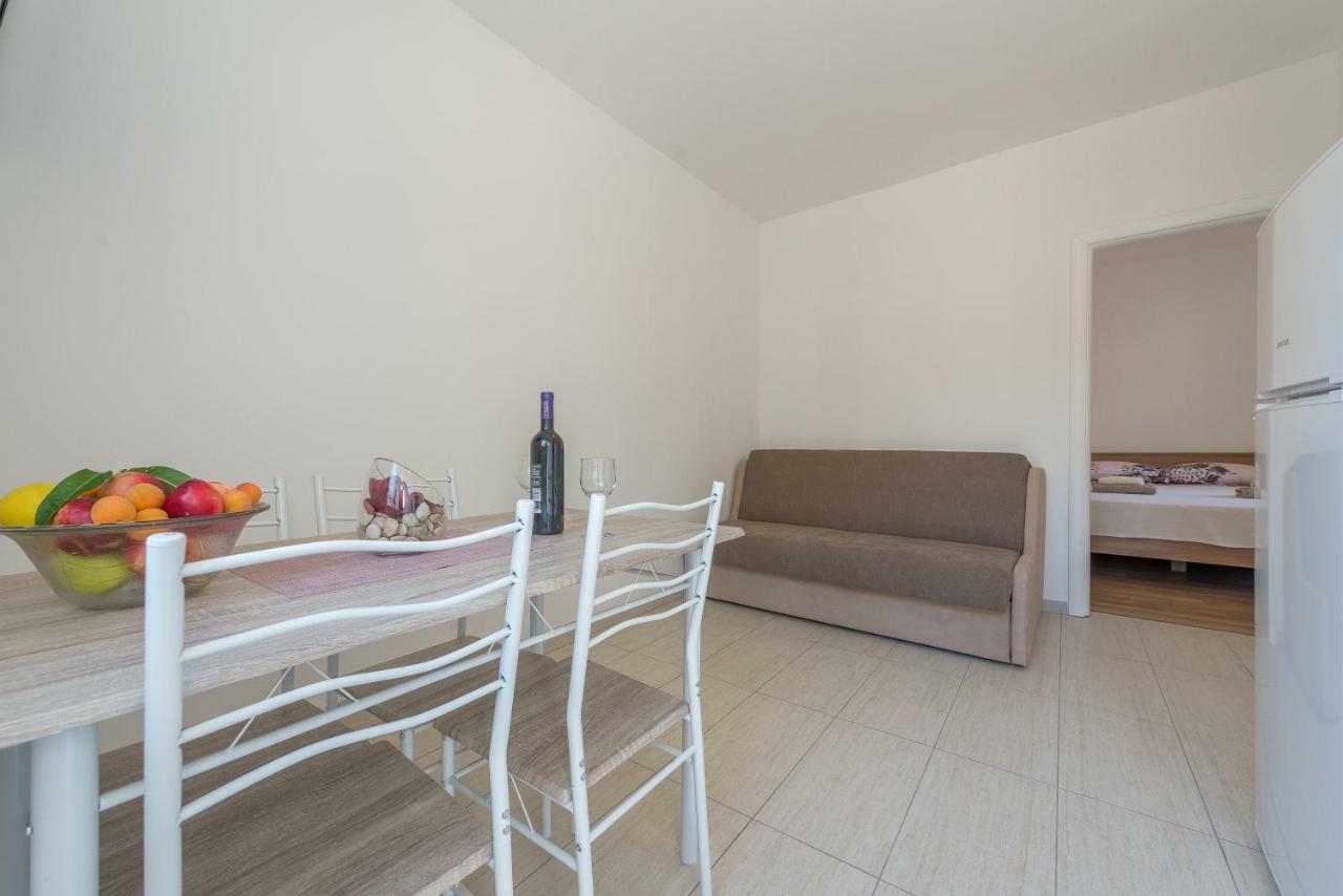 Apartmani Dupor Gornji Karin Bagian luar foto
