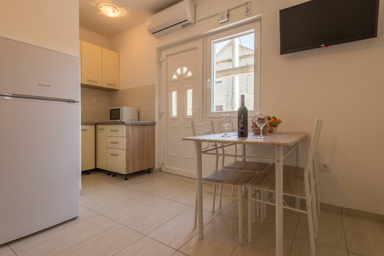 Apartmani Dupor Gornji Karin Bagian luar foto