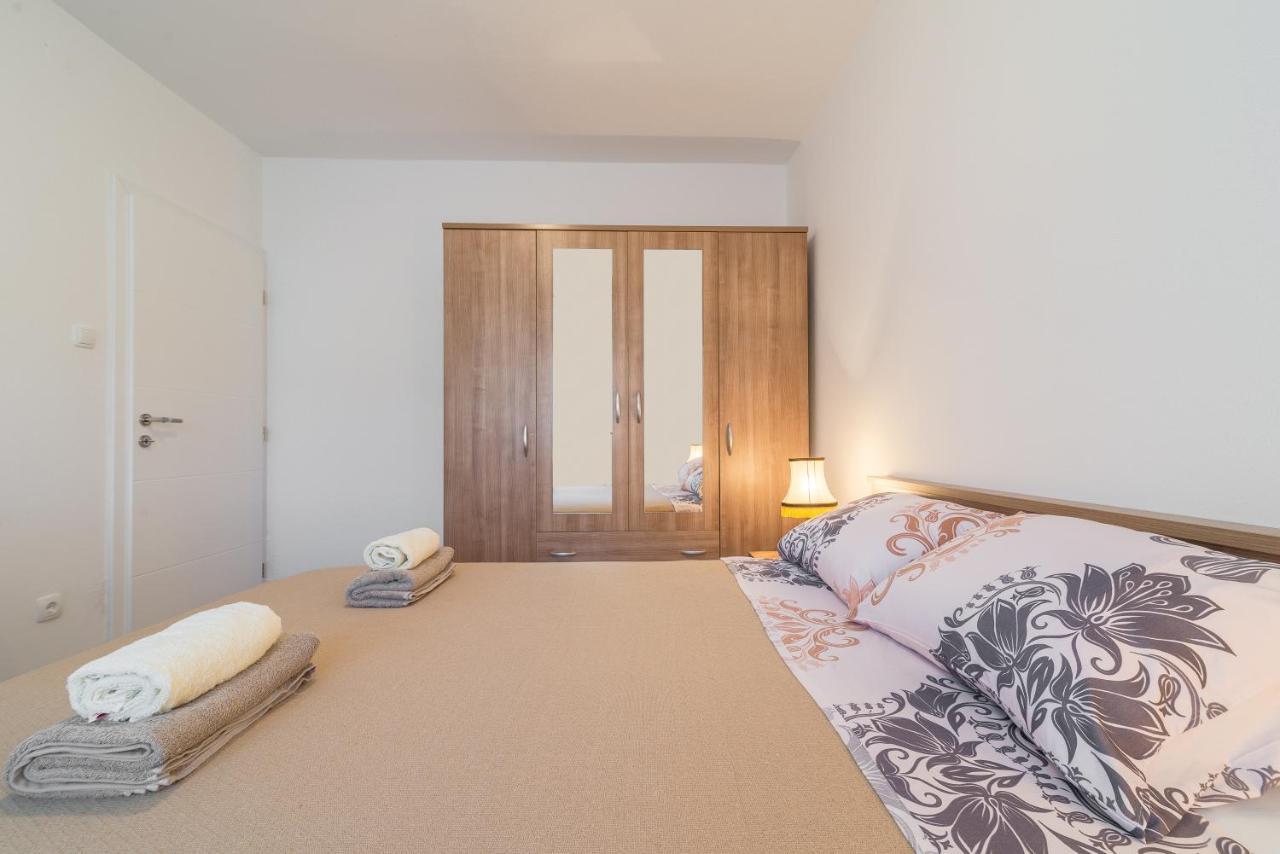 Apartmani Dupor Gornji Karin Bagian luar foto