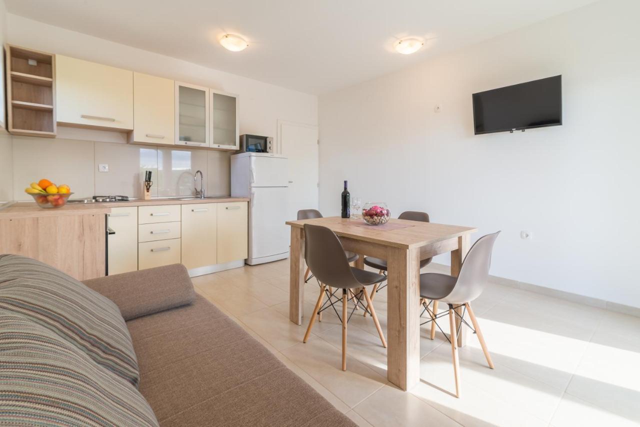 Apartmani Dupor Gornji Karin Bagian luar foto